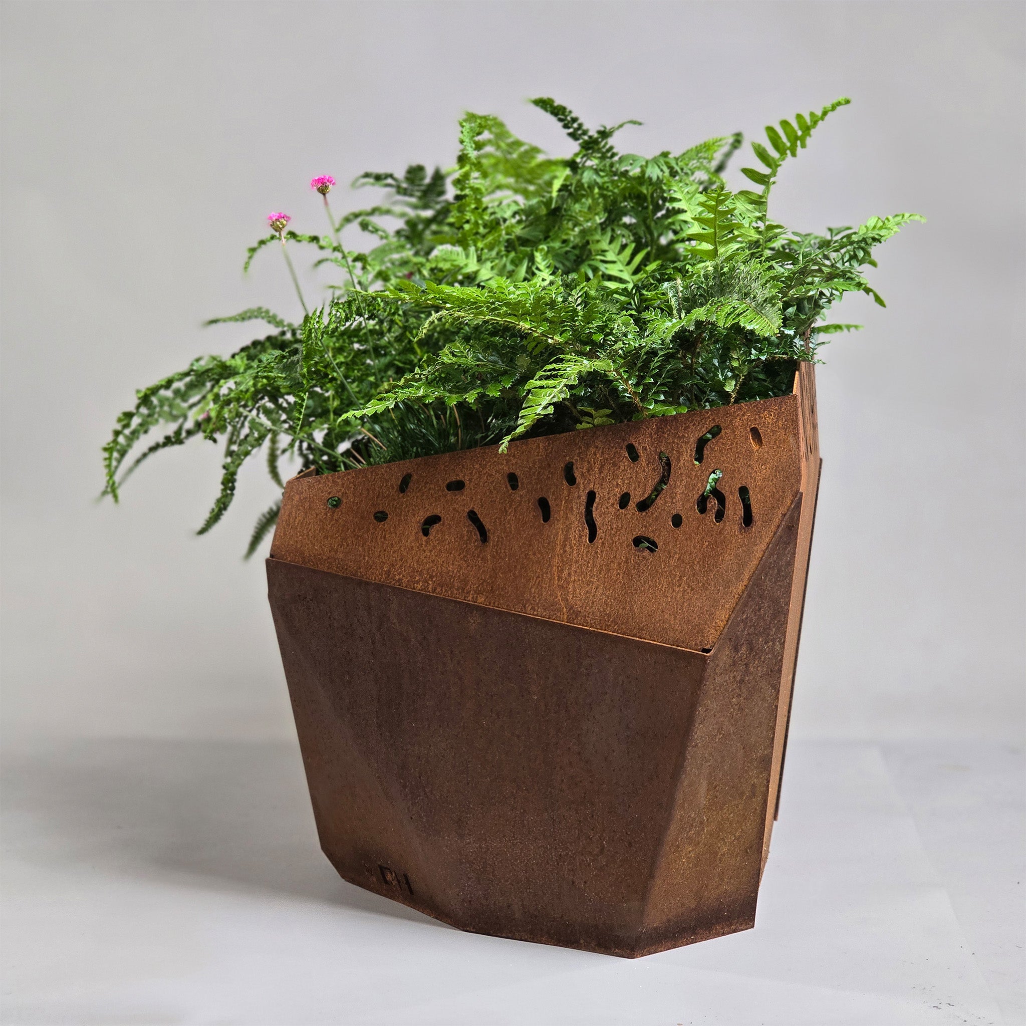 VESSL 1 - bred cortenkruka med Skärm