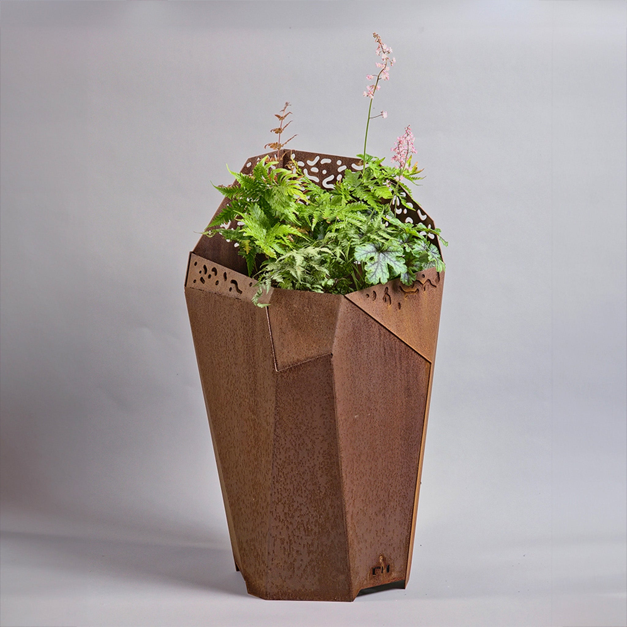 VESSL 2 - Hög kruka med skärm i Cortenstål