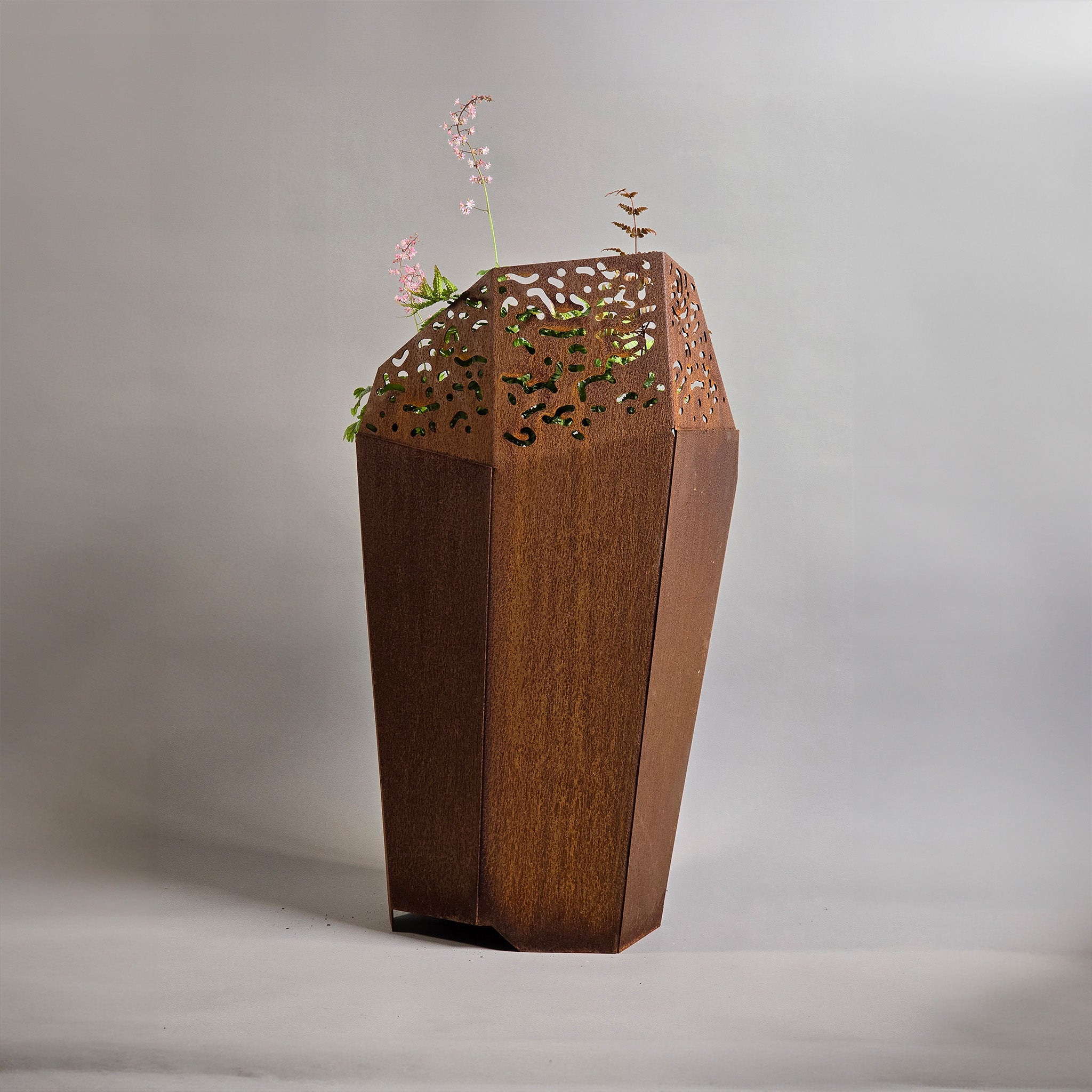 VESSL 2 - Hög kruka med skärm i Cortenstål